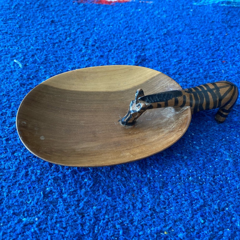 VTG Hand Carved African Zebra drinking from Wooden Bowl! Made in Kenya.